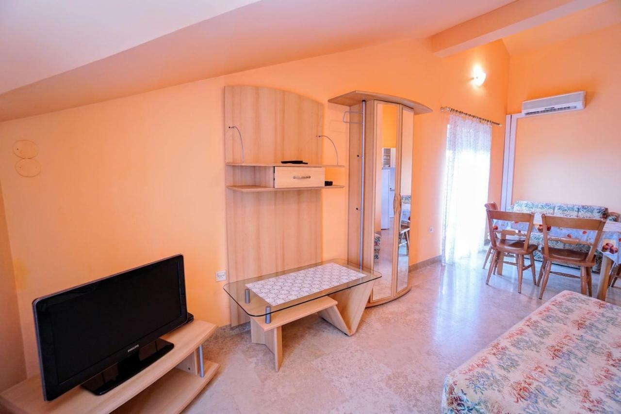 Apartments Branka Zambratija  Exterior photo